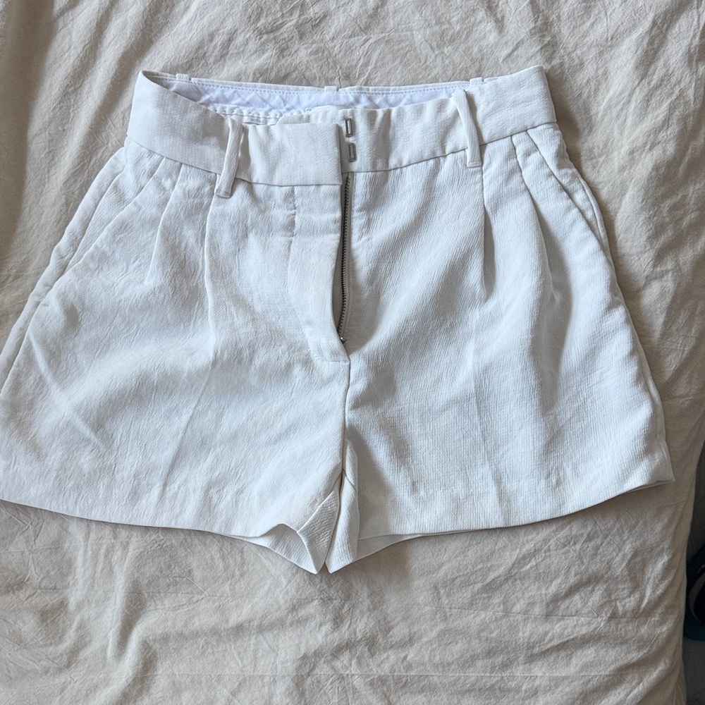 Aritzia Wilfred Free High-Rise Tailored Pleat Front Shorts